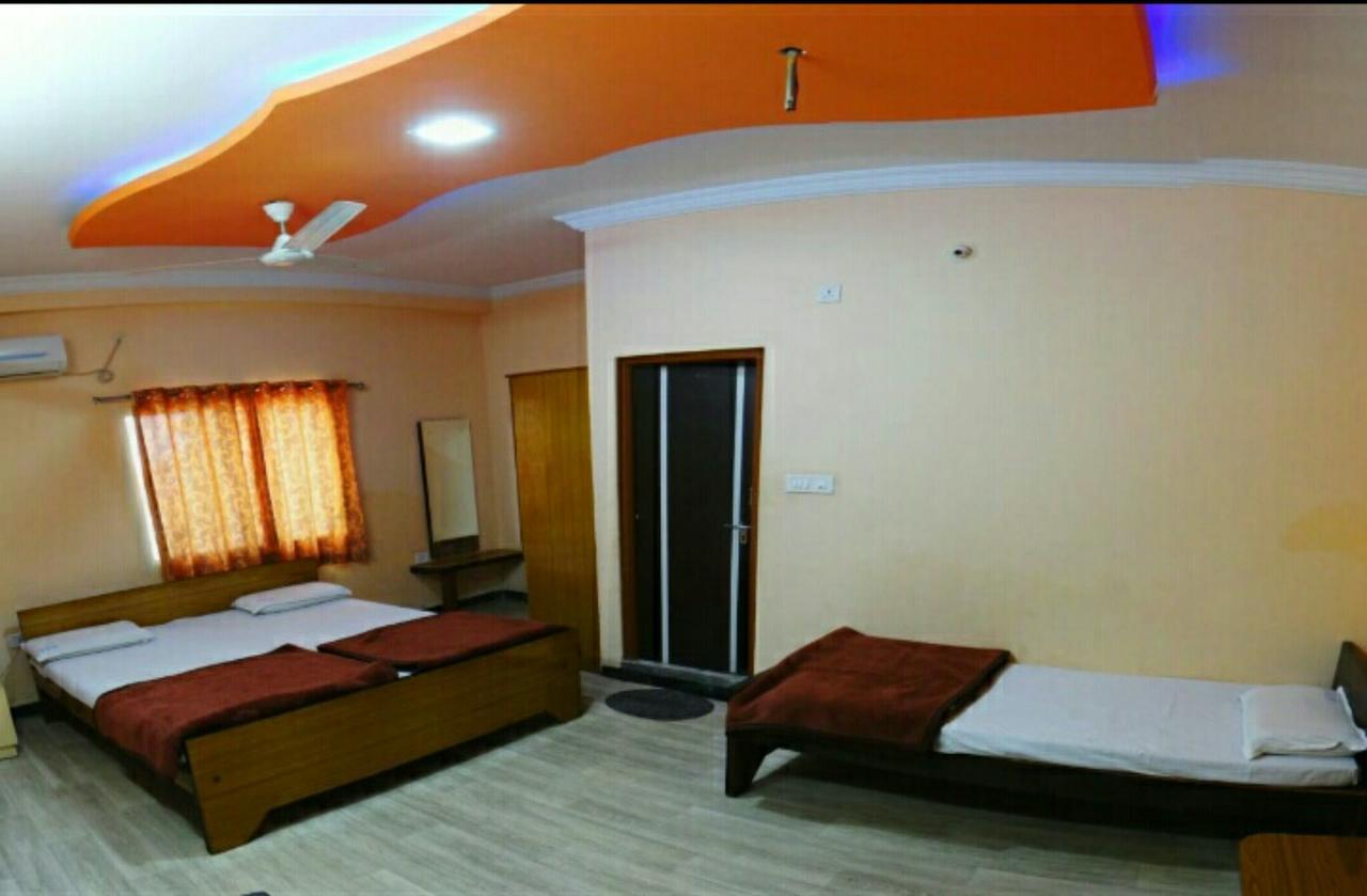 Ganga Palace Hotel Ujjain Exterior foto