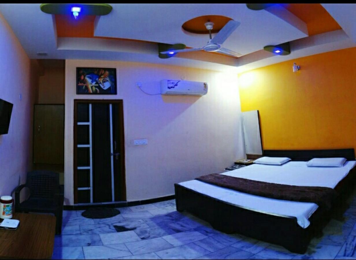 Ganga Palace Hotel Ujjain Exterior foto