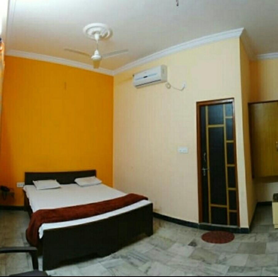 Ganga Palace Hotel Ujjain Exterior foto