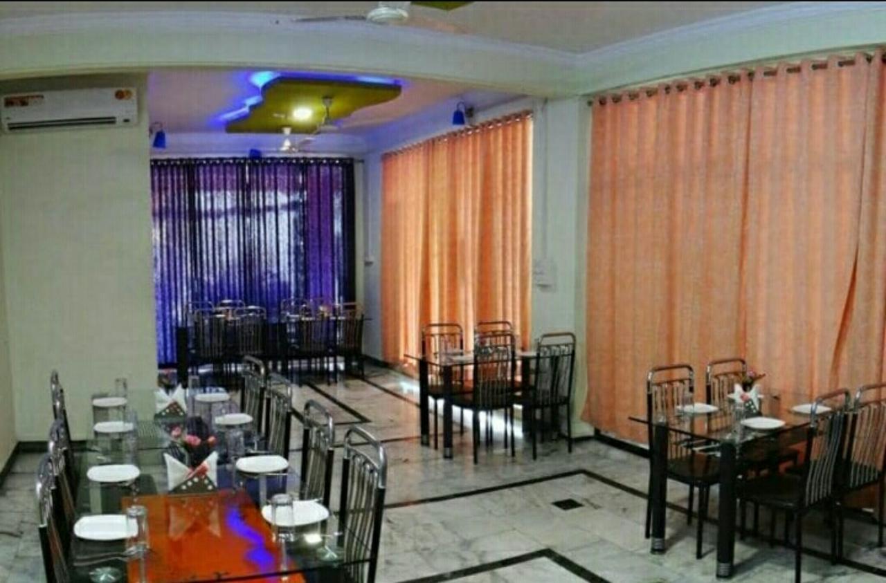 Ganga Palace Hotel Ujjain Exterior foto