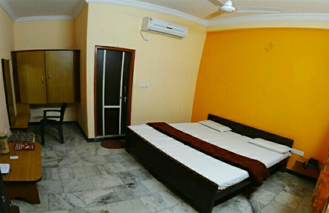 Ganga Palace Hotel Ujjain Exterior foto